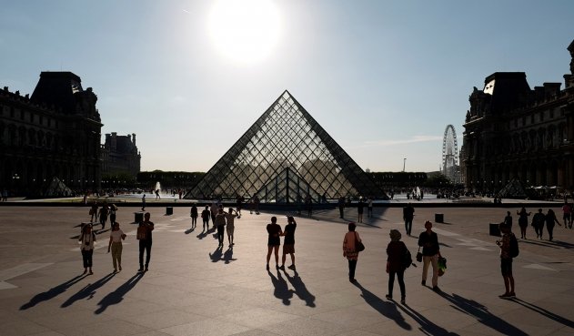 piramide-del-museo-del-louvre_0.jpg