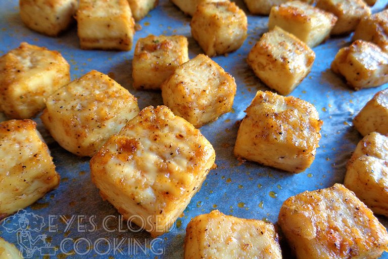 EyesClosedCooking-CrispyBakedTofu---05.jpg