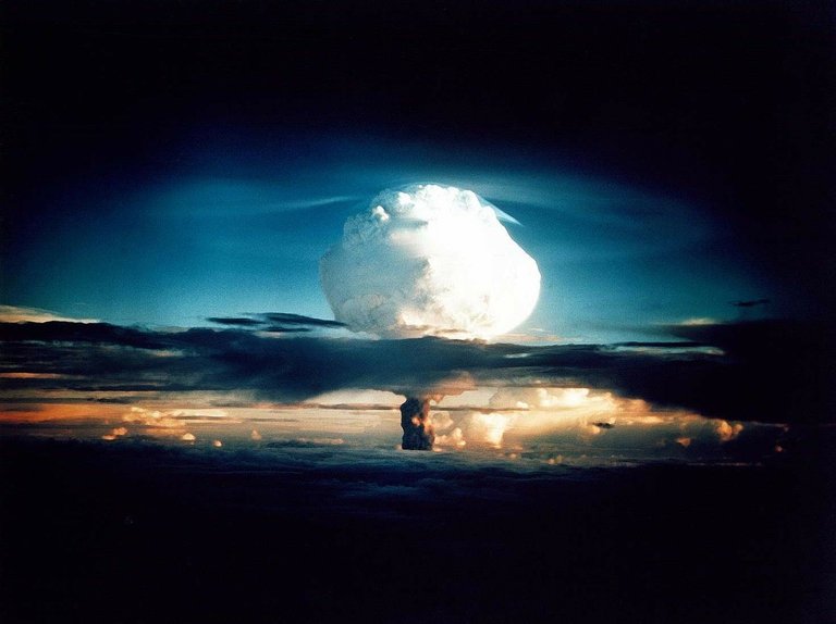 hydrogen-bomb-63146_1280.jpg