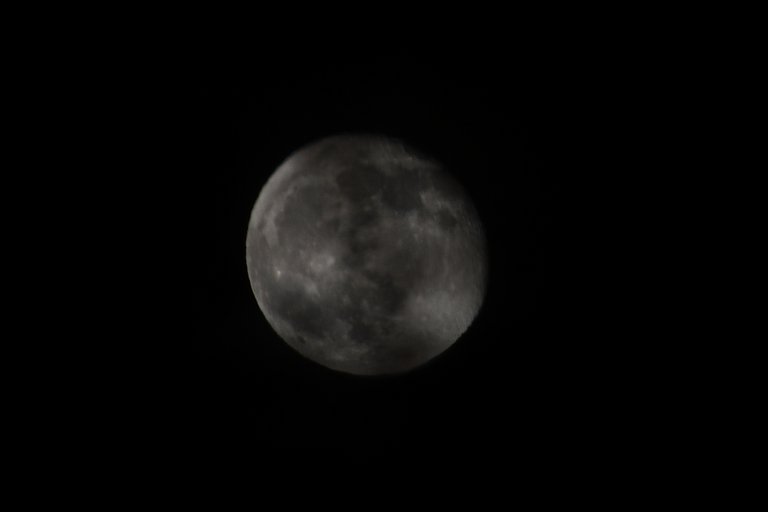 DSC_8883 - Copy moon cropped.jpg