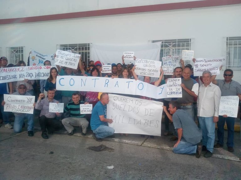 Trabajadores electricos protestan en Mérida 02.jpeg