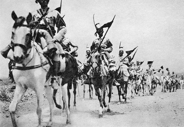 927px-AO-Etiopia-1936-H-Cavalleria-indigena-verso-Addis-Abeba.jpg