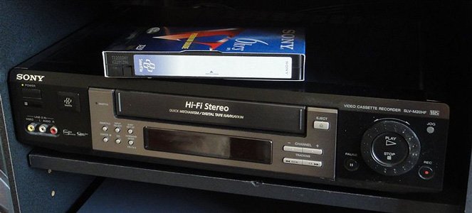 800px-Sony_SLV-M20HF_VCR-.jpg
