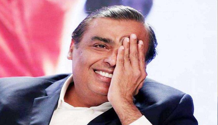 mukesh-ambani-loves-to-eat-street-food-oftenly-he-used-to-go-to-cafe.jpg