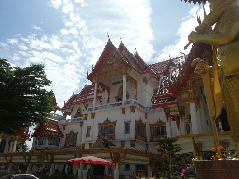 Wat Laharn5.jpg