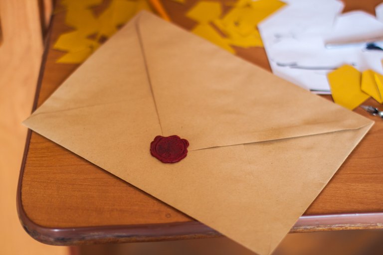 brown-paper-envelope-on-table-211290.jpg