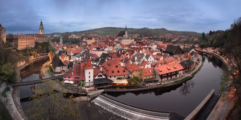 015-Panorama-of-Cesky-Krumlov-in-the-Evening-Czech-Republic.jpg