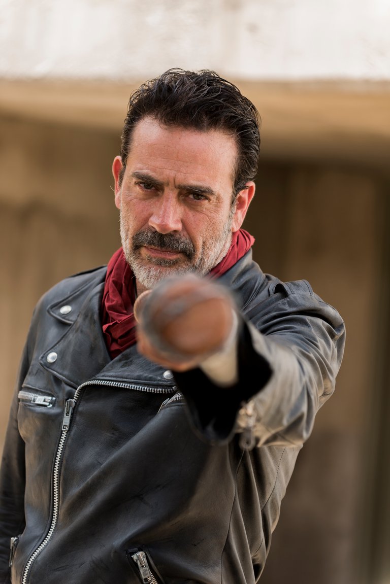 jeffrey-dean-morgan-as-negan-in-the-walking-dead.jpeg