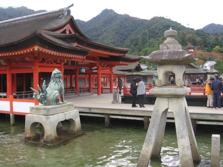 473 Itsukushima jinja with Tori (29).JPG