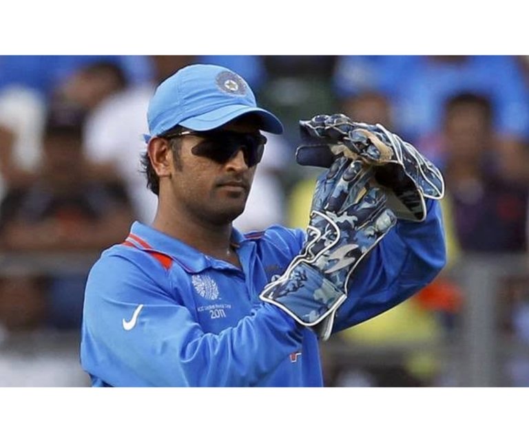 dhoni 2.jpg