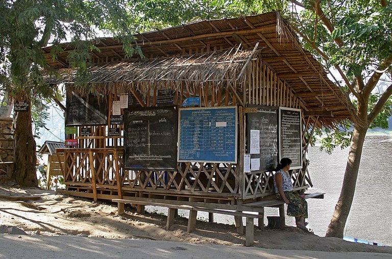 800px-Luang_Prabang-Mekong-16-Schifffahrt-gje.jpg