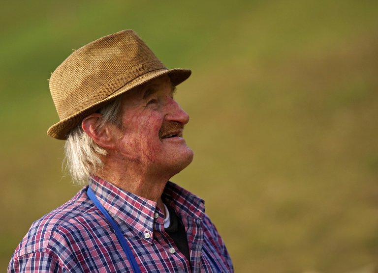 farmer-540658_1280.jpg