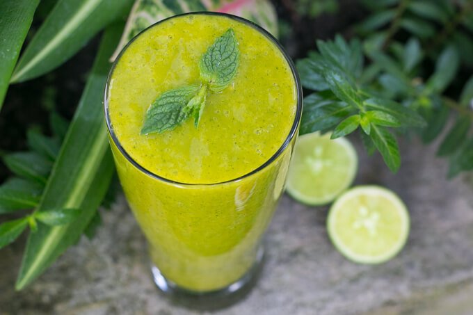 Veganer-Mango-Smoothie-mit-Aloe-Vera-Iss-Happy.JPG