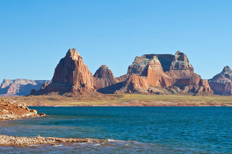 The rocks of lake powell .JPG