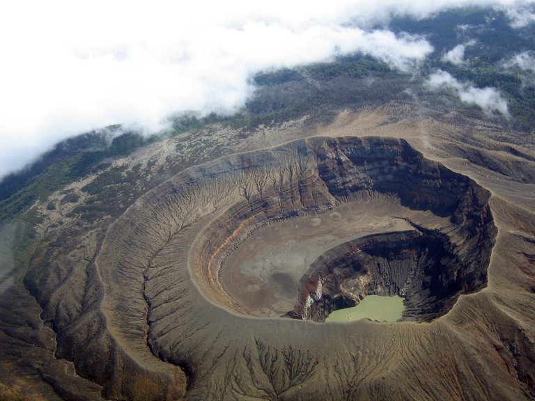 Santa_Ana_Volcano.USAF.C-130.3.jpg