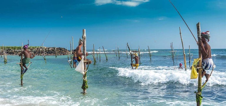 pescadores-en-playa-de-kabalana-sri-lanka.jpg