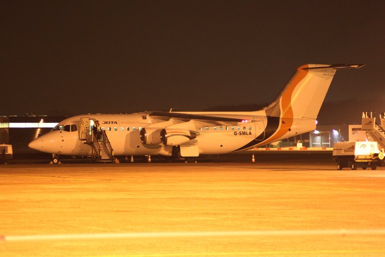 G-SMLA Jota Avtn -BAe146.JPG