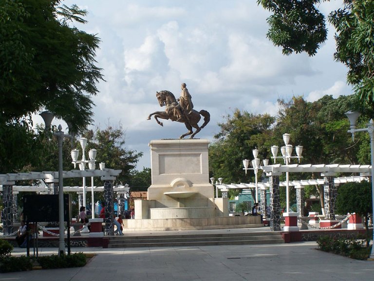 Plaza-Bolivar-El-Tigre.jpg