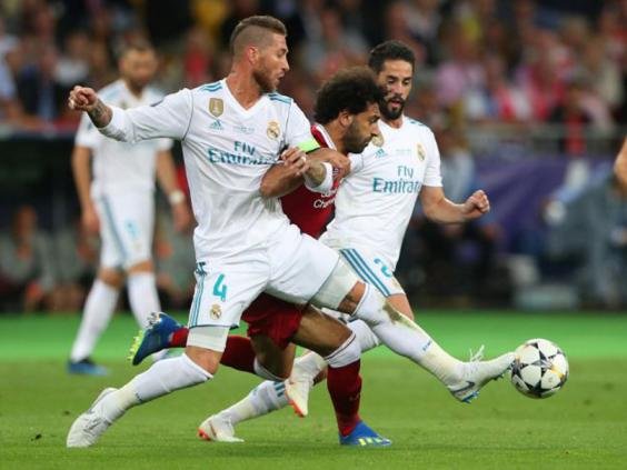 mo-salah-injured-sergio-ramos.jpg