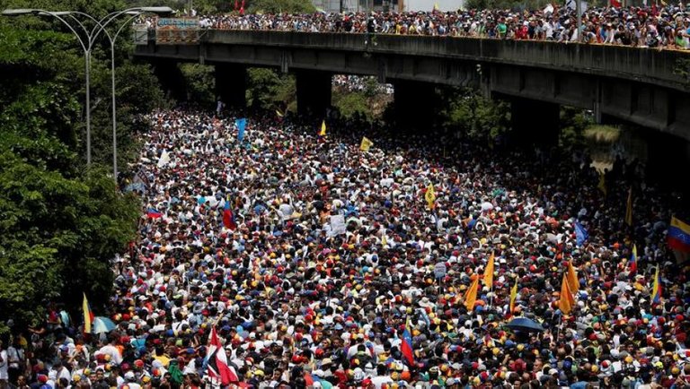 201712americas_venezuela_protest.jpg