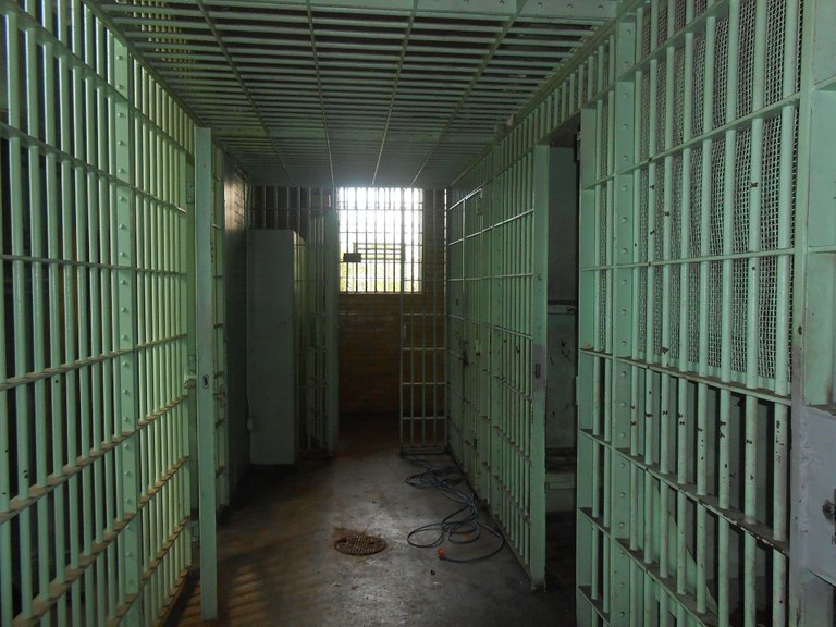 jail-429639_1920.jpg