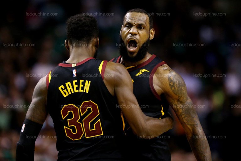 lebron-james-va-disputer-une-8e-finale-de-suite-photo-maddie-meyer-getty-images-north-america-afp-1527482807.jpg