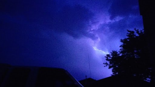 1A2446360844906513078_lightening.jpg