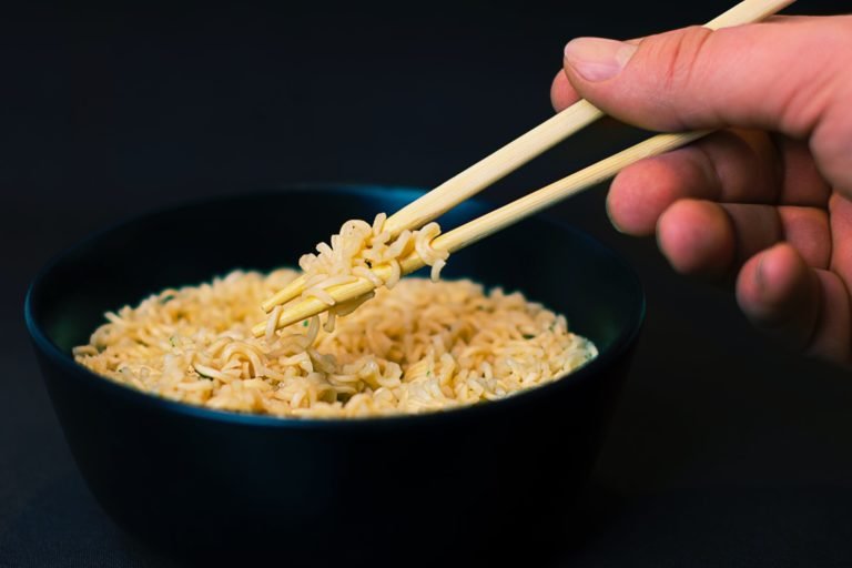 hand-eating-chopsticks-food-74153-768x512.jpeg