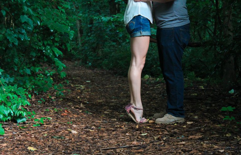 couple-engagement-kissing-18396.jpg