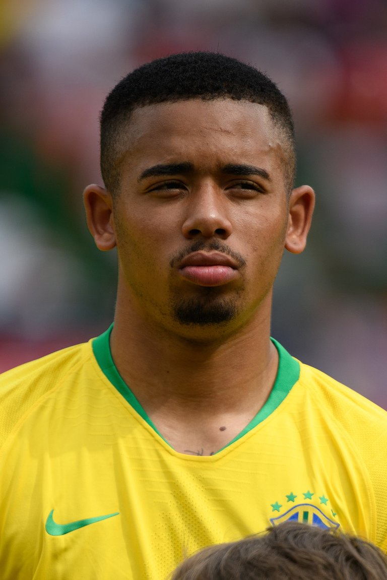 1200px-20180610_FIFA_Friendly_Match_Austria_vs._Brazil_Gabriel_Jesus_850_1688.jpg