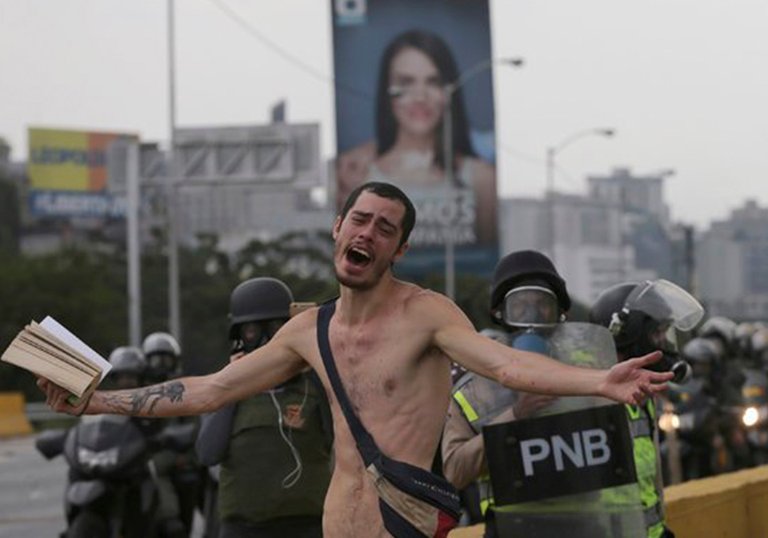 fotoperiodismo-30-05-2018-noche-web.jpg