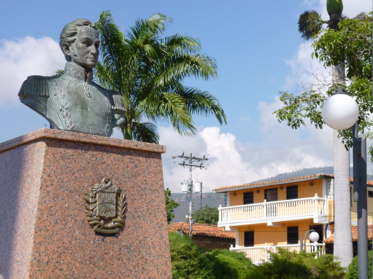 LA PLAZA Y LA POSADA.JPG