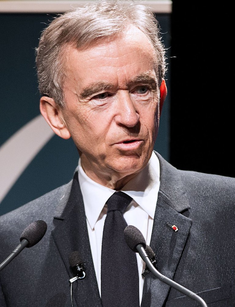 Bernard_Arnault_(3)_-_2017_(cropped).jpg