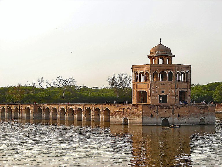 Sheikhupura-Hiran-Minar.jpg