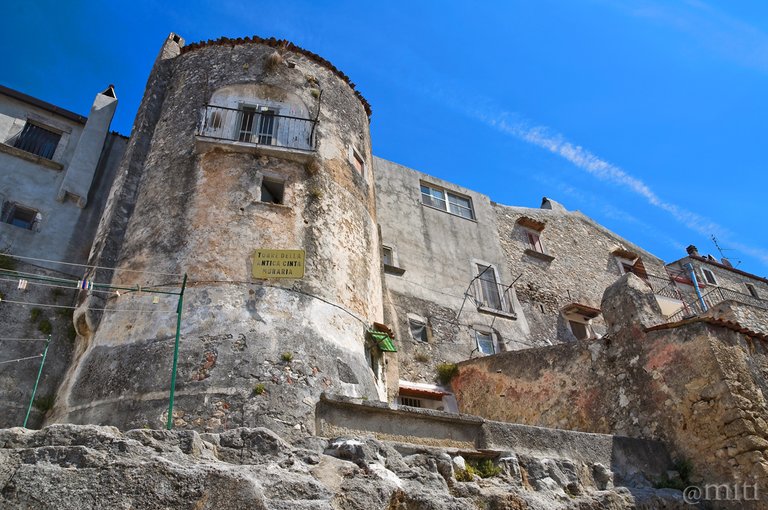 vico gargano torre cinta muraria.jpg