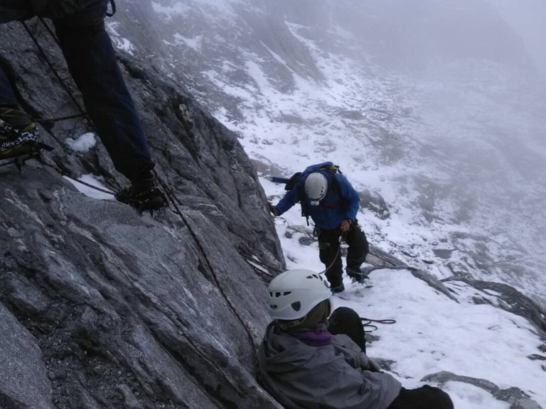 15 empieza el ascenso, buscando el camino verdadero.jpg