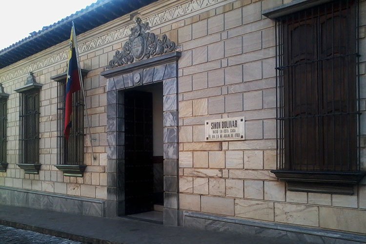 sitios-historicos-de-Venezuela-casa-libertador.jpg