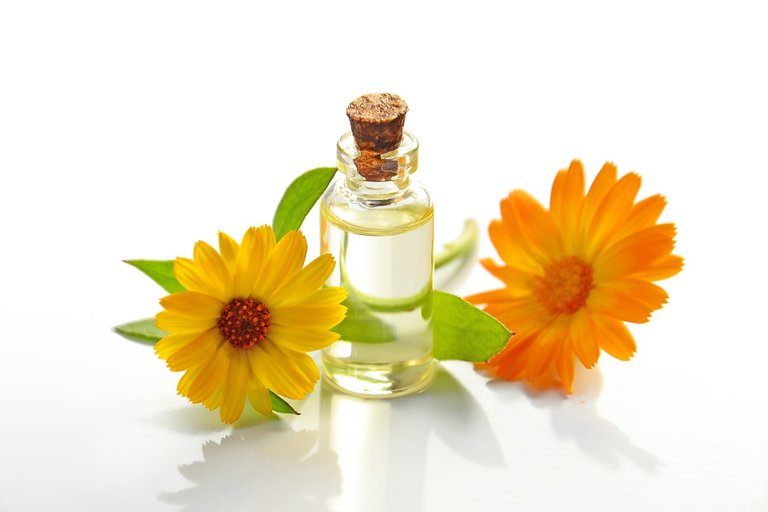 essential-oil-3139479_1280.jpg