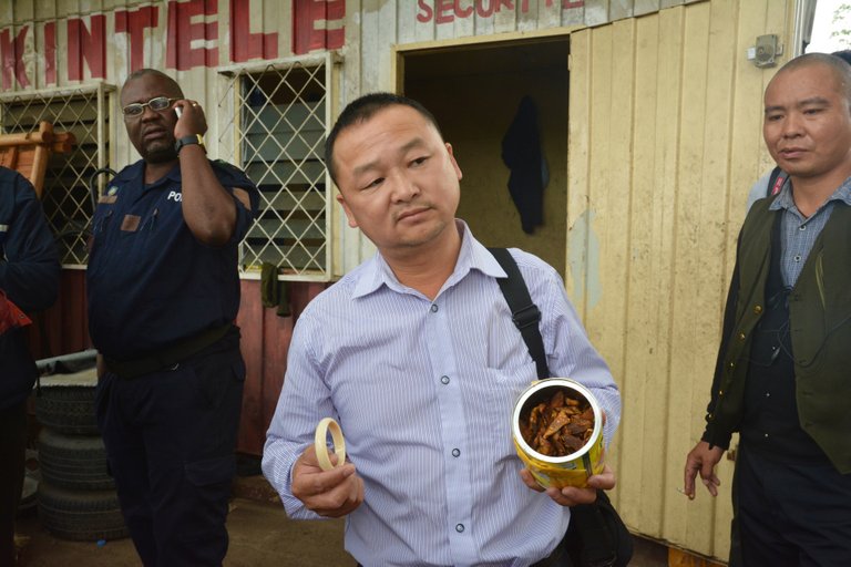 4.1 Dogs,Chinese arrested with pangolin scales and ivory ,Arthur,Congo,2015.jpg