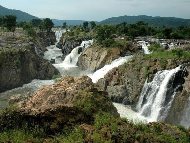 Hogenakkal Falls.jpg