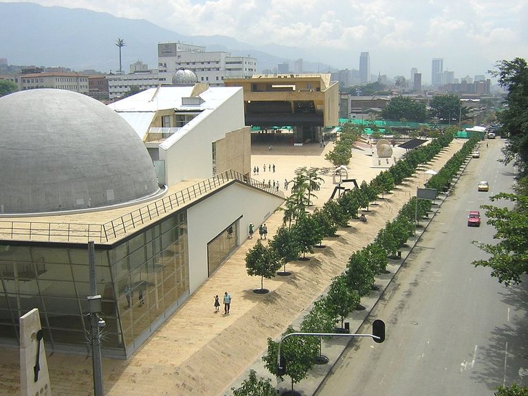 1024px-Parque_de_los_Deseos(2)-Medellin.JPG