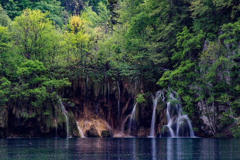 plitvice_lakes_by_grothorious_dca9dr6-fullview.jpg