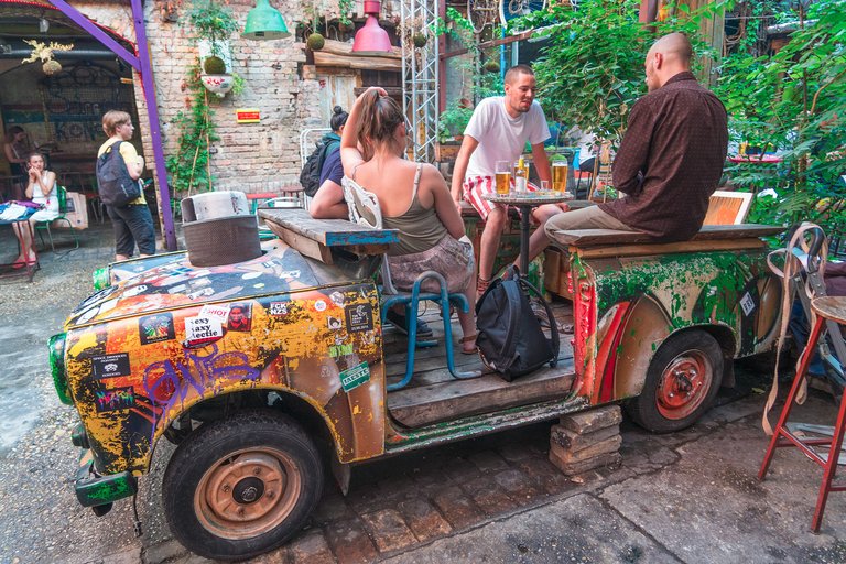 Europe-Hungary-Budapest-Szimpla-Kert-Ruin-Bar-5253.jpg