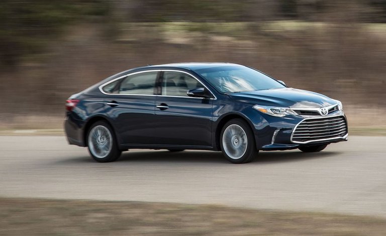 2016-Toyota-Avalon-01-placement.jpg