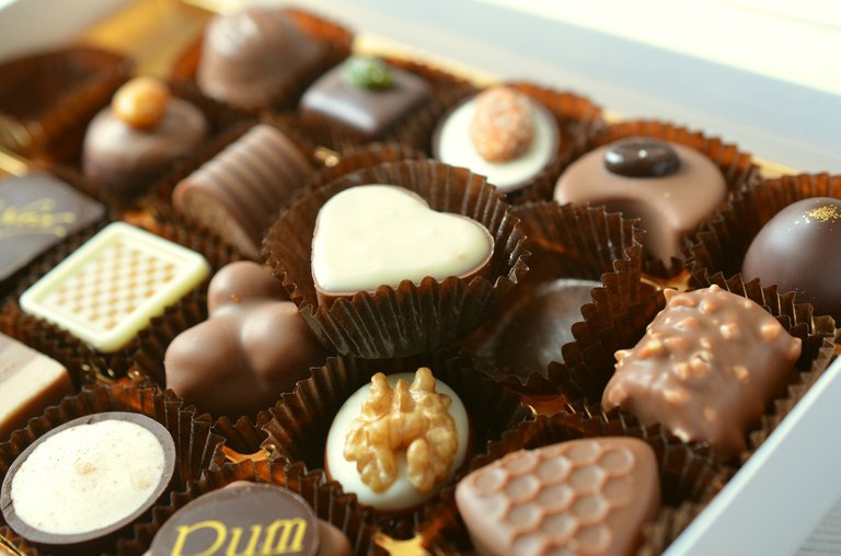 chocolates-491165_1920.jpg