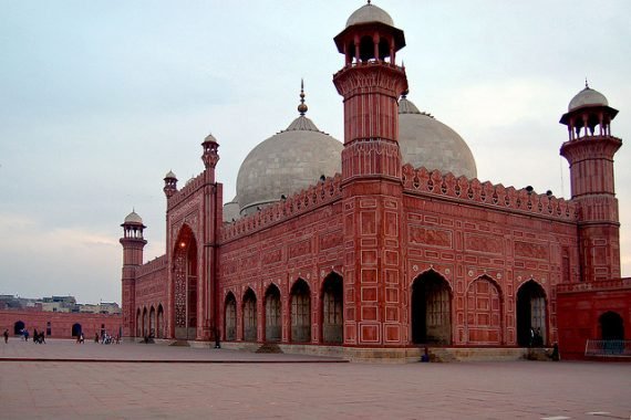 badshahi-masjid-570x380.jpg