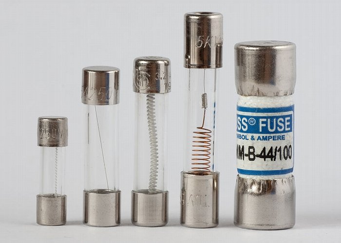 Different_Sizes_of_Insert_Fuses1.jpg