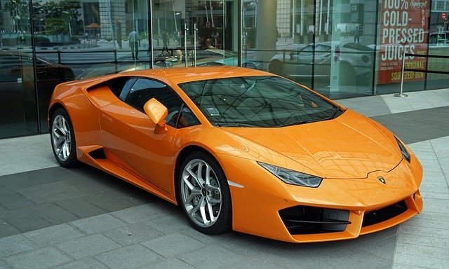 lamborghini-2137815_640.jpg