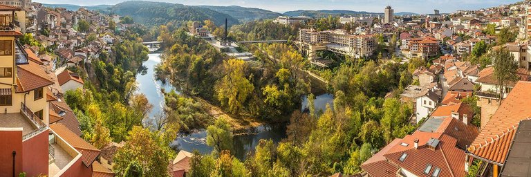 Veliko-Tarnovo-Bulgaria-1500x500.jpg