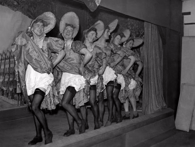 Soldados británicos vestidos de mujeres durante la Segunda Guerra Mundial 5.jpg